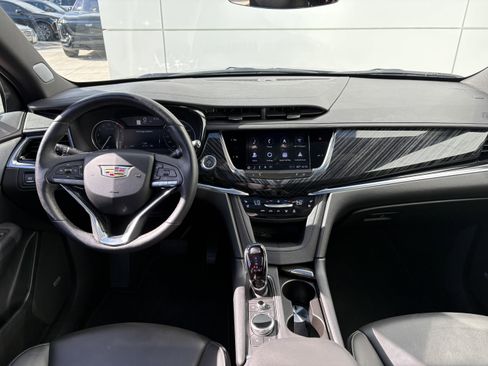 Certified 2025 Cadillac XT6 Premium Luxury AWD/4WD image 22