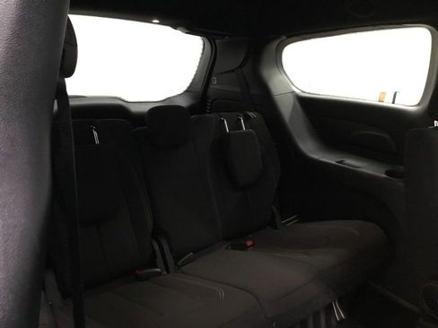 Used 2023 Chrysler Pacifica Touring image 17