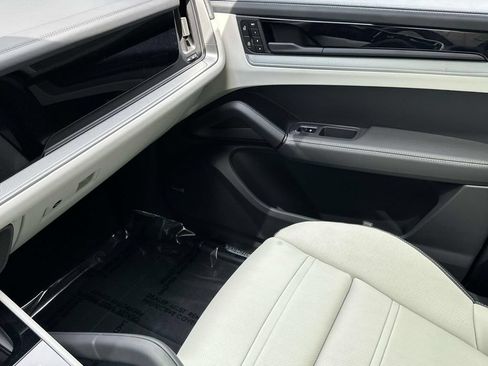 New 2026 Porsche Cayenne Coupe AWD/4WD image 28