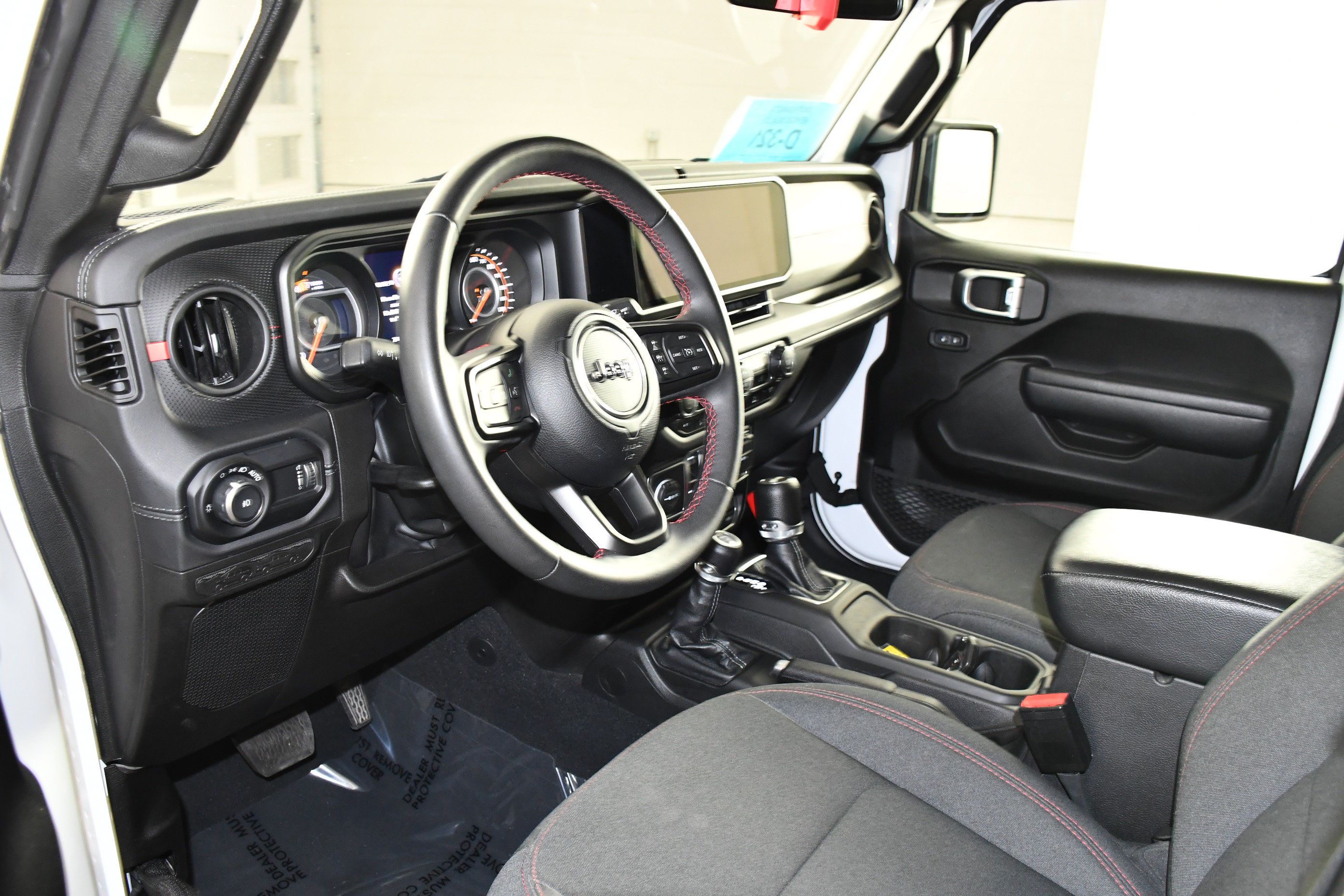 Used 2024 Jeep Wrangler Unlimited Rubicon AWD/4WD image 2