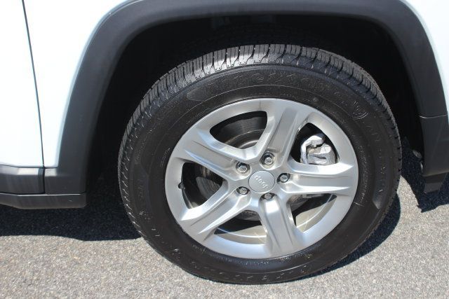 Used 2024 Jeep Compass Latitude AWD/4WD image 33