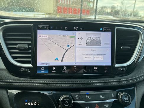 Used 2025 Chrysler Pacifica Limited image 22