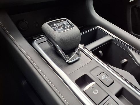 New 2025 Nissan Pathfinder SL image 14