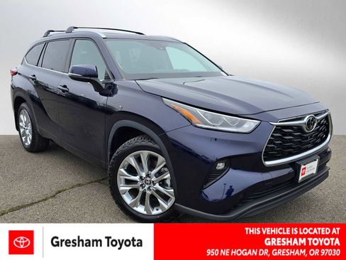 Used 2022 Toyota Highlander Limited image 1