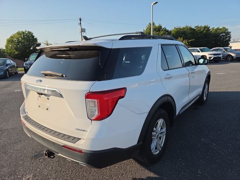 Used 2021 Ford Explorer XLT w/ Equipment Group 202A AWD/4WD image 17