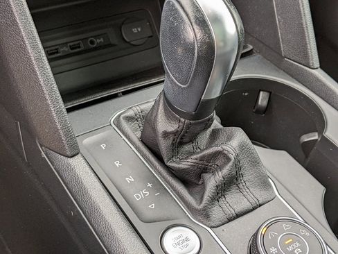 Certified 2020 Volkswagen Atlas Cross Sport SE image 19