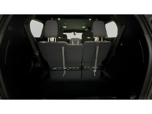 Used 2023 Chrysler Pacifica Touring FWD image 15