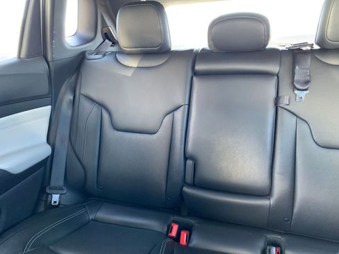 Used 2025 Jeep Compass Limited image 40