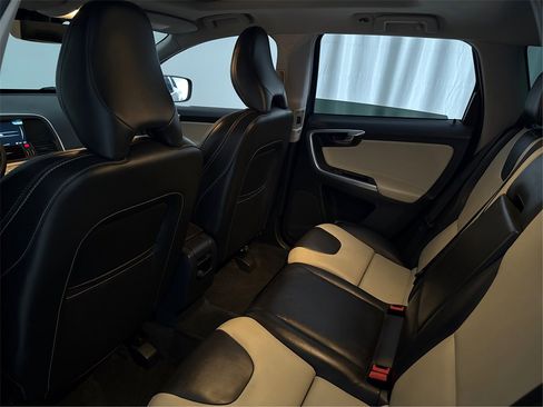 Used 2017 Volvo XC60 T6 Dynamic w/ Preferred Option Package image 39