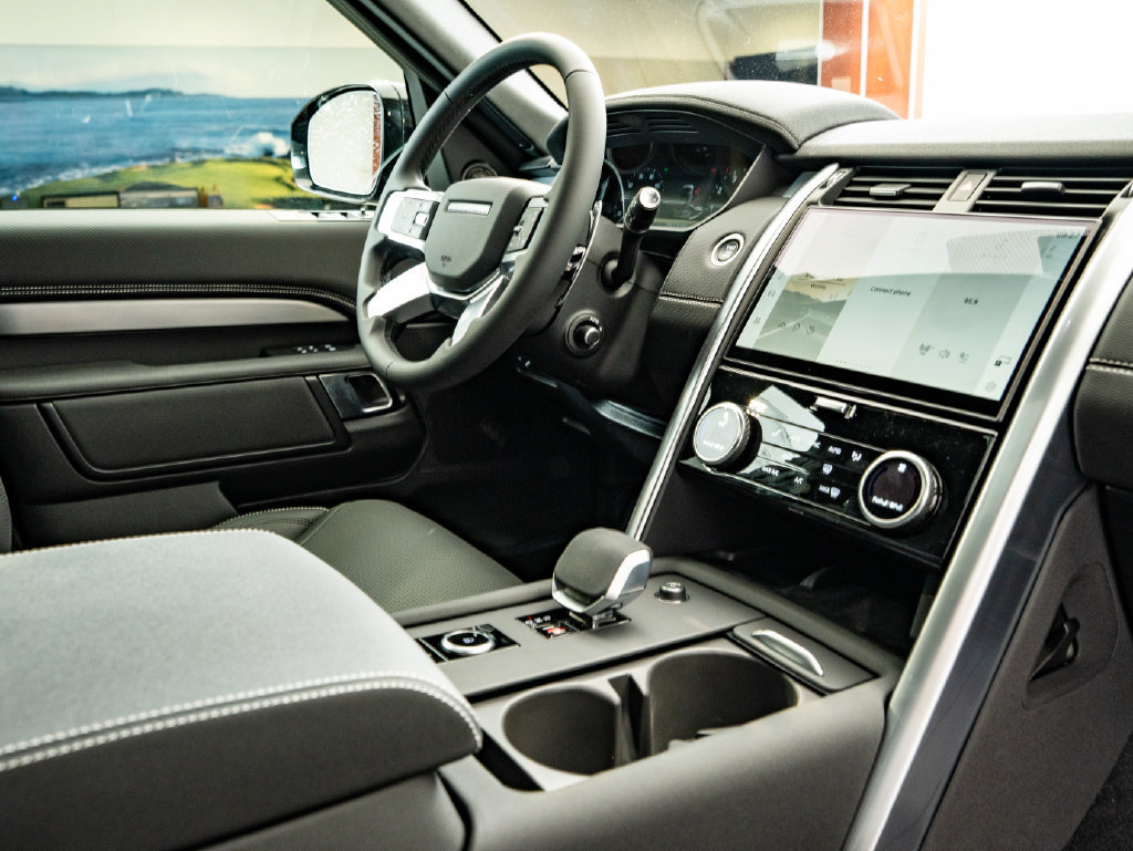 New 2026 Land Rover Discovery Limited Edition AWD/4WD image 48