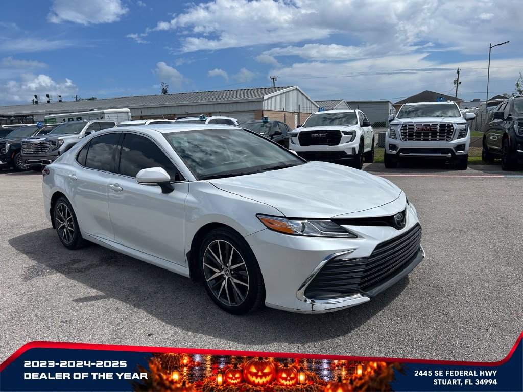 Used 2023 Toyota Camry XLE FWD image 2