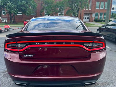Used 2018 Dodge Charger SXT w/ Blacktop Package RWD image 4