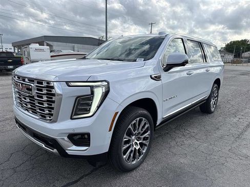 New 2026 GMC Yukon XL Denali w/ Denali Reserve Package AWD/4WD image 3