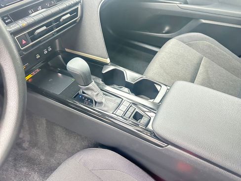 Used 2025 Toyota Camry LE image 41