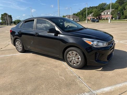 Used 2019 Kia Rio S w/ Technology Package image 2