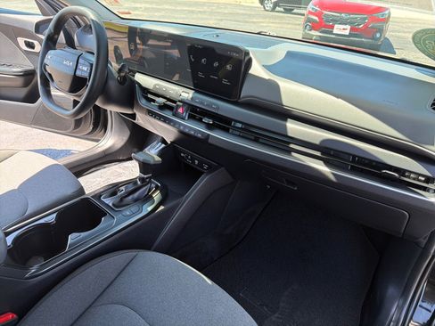 Used 2025 Kia K4 FWD image 16