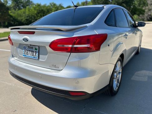 Used 2015 Ford Focus SE w/ Equipment Group 201A FWD image 6