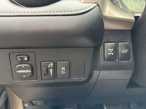 Used 2015 Toyota RAV4 Limited AWD/4WD image 17