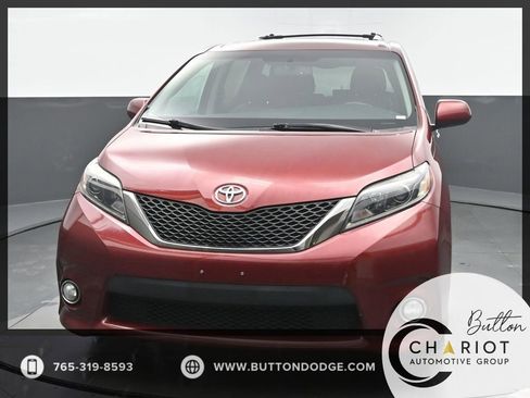 Used 2015 Toyota Sienna SE image 1