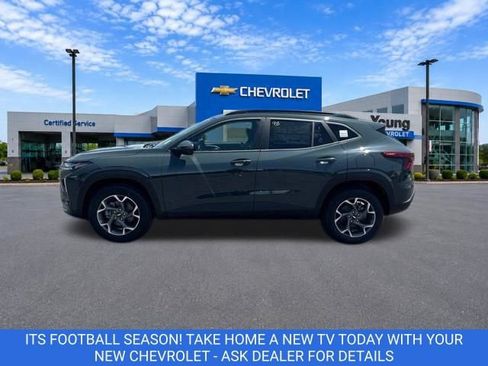 New 2026 Chevrolet Trax LT w/ LT Convenience Package FWD image 4