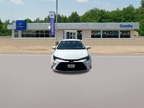 Used 2022 Toyota Corolla LE FWD image 4