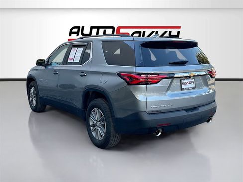 Used 2023 Chevrolet Traverse LT image 5