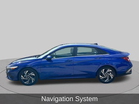 Used 2025 Hyundai Elantra SEL FWD image 2