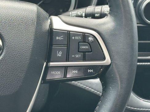 Used 2023 Toyota Highlander XSE AWD/4WD image 22