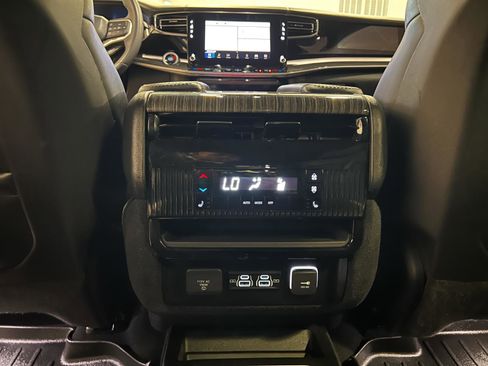 Used 2022 Jeep Wagoneer Series III w/ Flexible Seating Group AWD/4WD image 30