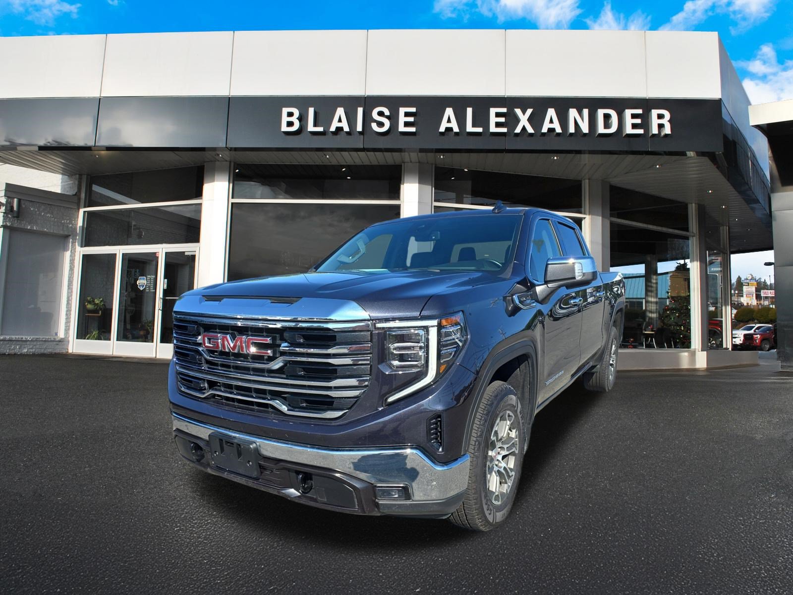 Used 2025 GMC Sierra 1500 SLT AWD/4WD image 8