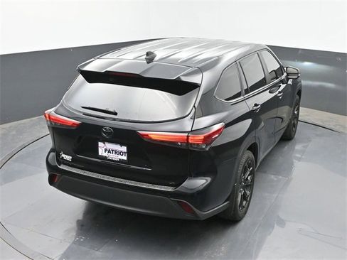 Used 2023 Toyota Highlander LE image 38