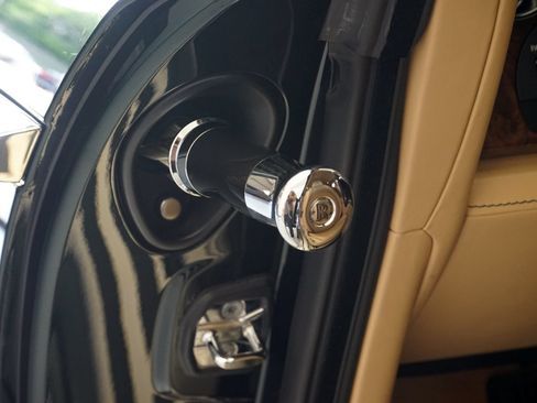 Used 2019 Rolls-Royce Wraith RWD image 33