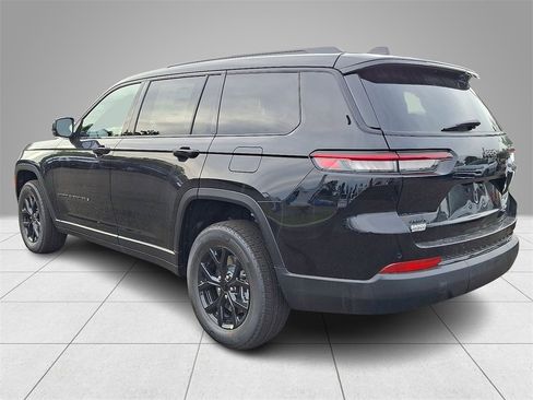 New 2025 Jeep Grand Cherokee L Altitude image 4