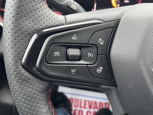 Used 2025 Chevrolet Trax RS w/ Sunroof Package image 16