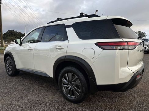 Used 2023 Nissan Pathfinder SV image 6