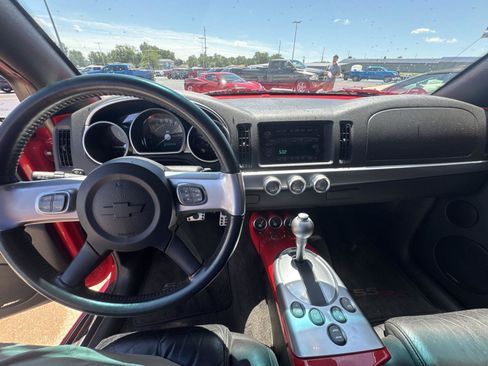 Used 2005 Chevrolet SSR w/ Preferred Equipment Group RWD image 17