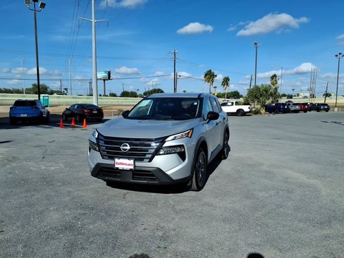 Used 2024 Nissan Rogue S FWD image 4