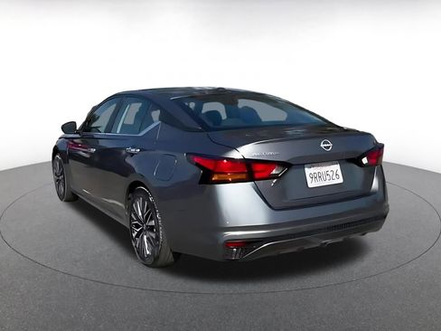 Used 2025 Nissan Altima 2.5 SV image 11