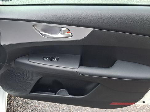 Used 2023 Kia Forte LXS w/ LXS Technology Package FWD image 16