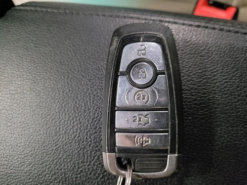 Used 2018 Ford Explorer XLT w/ Equipment Group 202A image 32