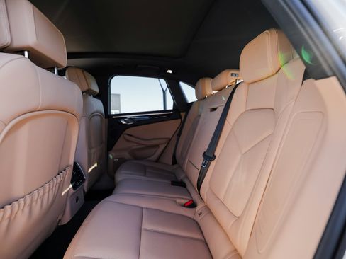 Certified 2022 Porsche Macan S image 25