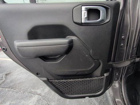 Used 2025 Jeep Wrangler Unlimited Rubicon w/ Convenience Group image 26