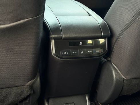 Used 2023 Toyota Highlander LE image 25