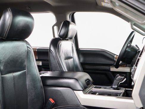 Used 2019 Ford F150 Lariat w/ Trailer Tow Package image 28