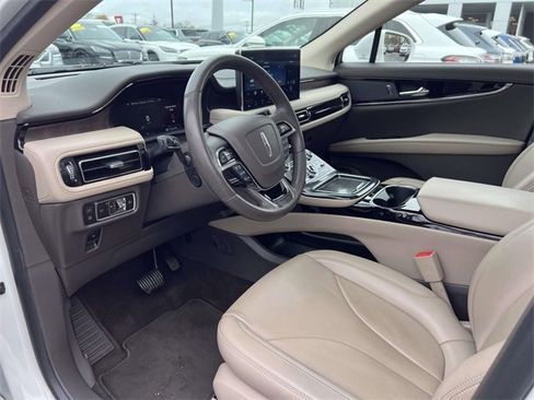 Used 2023 Lincoln Nautilus Reserve image 10