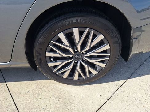 Used 2025 Nissan Altima 2.5 SV w/ SV Premium Package image 26