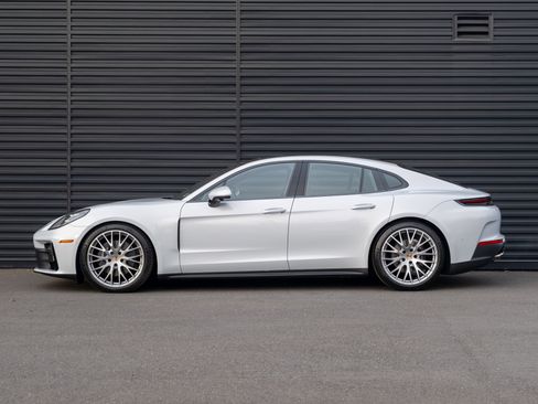 New 2026 Porsche Panamera 4 image 2