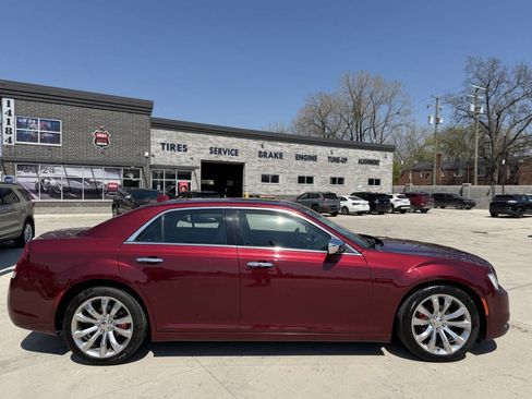 Used 2019 Chrysler 300 Limited image 7