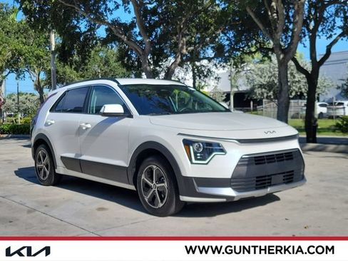 Certified 2024 Kia Niro EX FWD image 1
