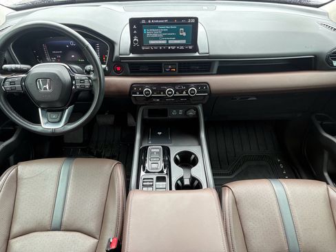 Certified 2025 Honda Pilot Elite image 2